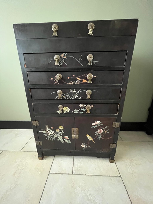 Vintage Besteckschrank im Chinoiserie-Stil – handgeschnitztes Specksteinrelief