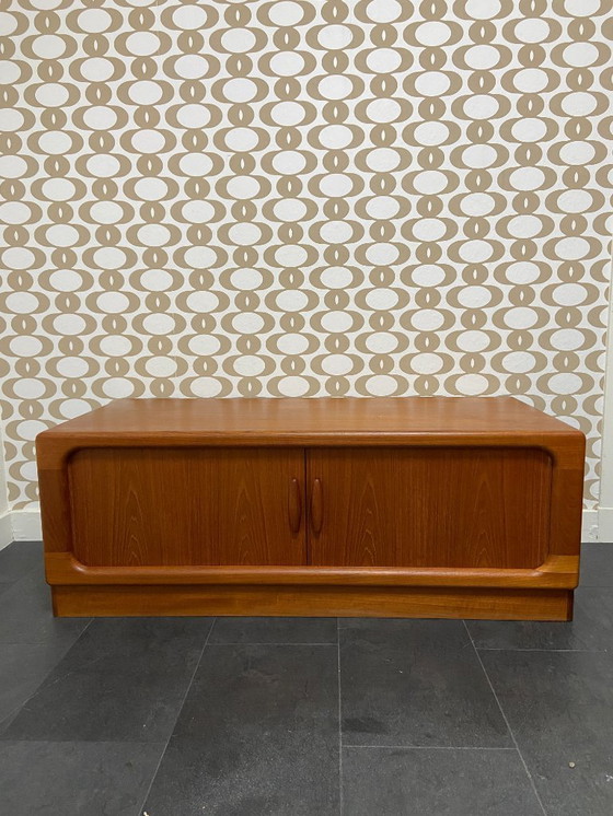 Image 1 of Mobile basso/TV vintage di Dyrlund con ante a serrandina