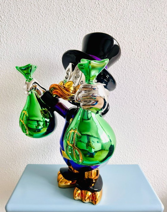 Image 1 of Dagobert Pato obra de arte dinero escultura única LV Información: * Nuevo * Altura: 40 cm. * Anchura: 32 cm.