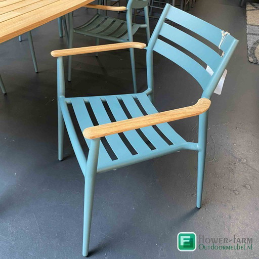 Tuinset Solpuri CHARLIE tafel met PIA stapelstoelen