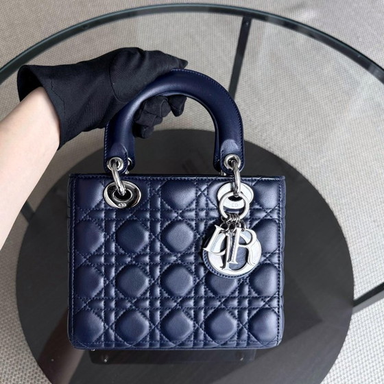 Image 1 of DIOR LADY SMALL FLAP - PELLE DI AGNELLO CANNAGE BLU SCURO CON DETTAGLI ARGENTO