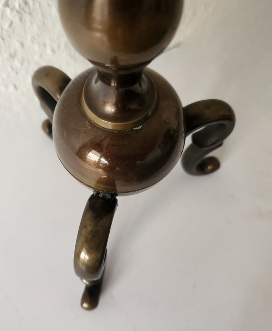 Candelabro antiguo de 3 brazos, bronce macizo, forjado a mano, estilo barroco. – Percheros, Metal, Bronze (photo 13 of 15)