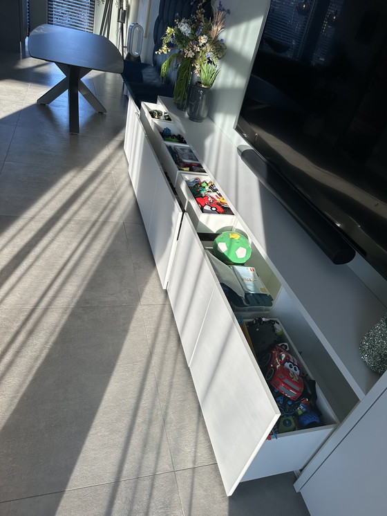 Image 1 of Pensile con panca da pranzo e pannelli murali esagonali