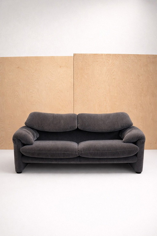 Maralunga 2-zitsbank, Cassina Vico Magistretti, eerste editie 1973, alpaca fluweel. Standaard banken.