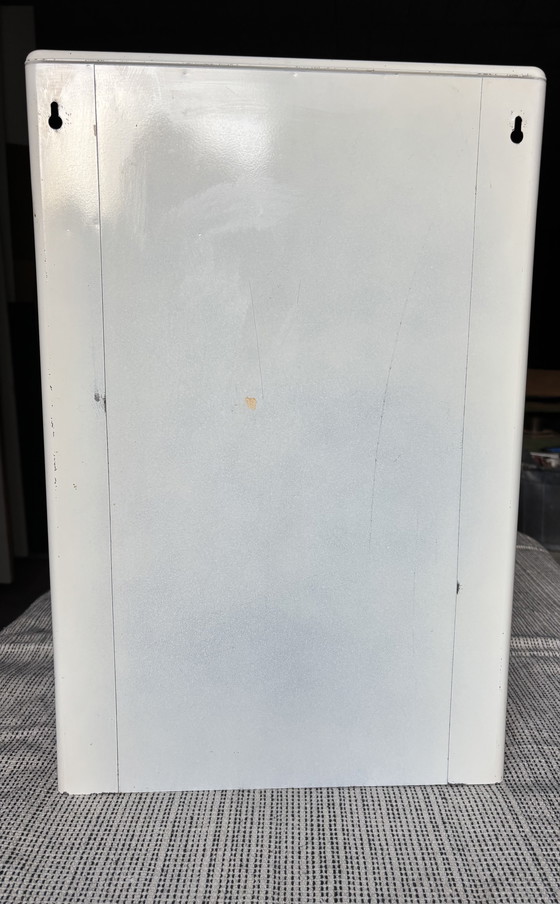 Image 1 of Armadietto dei medicinali in metallo vintage