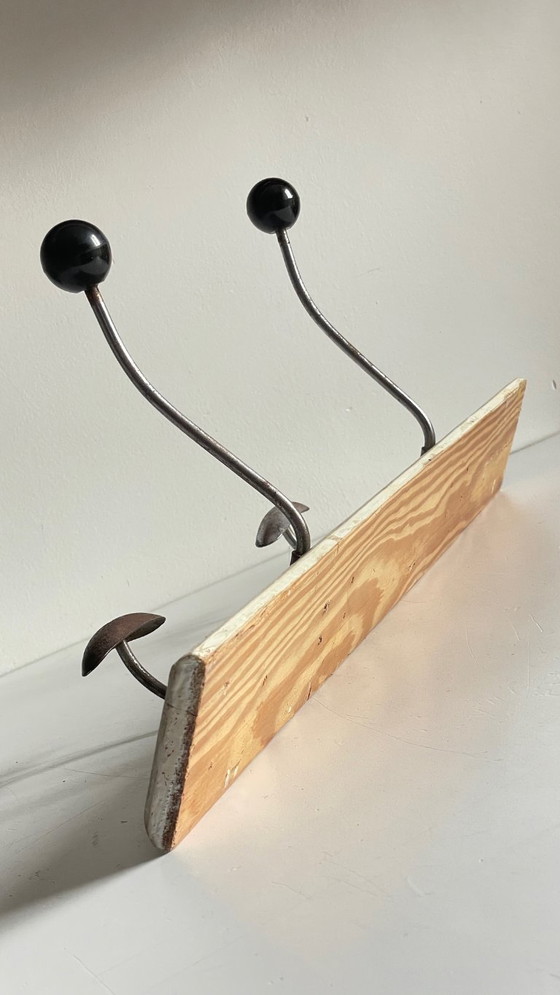 Image 1 of Antike Schulgarderobe, weißes Holz