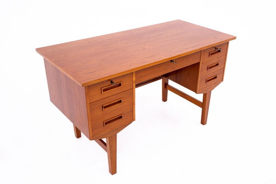 Image 1 of Bureau en teck, Danemark, années 1960.