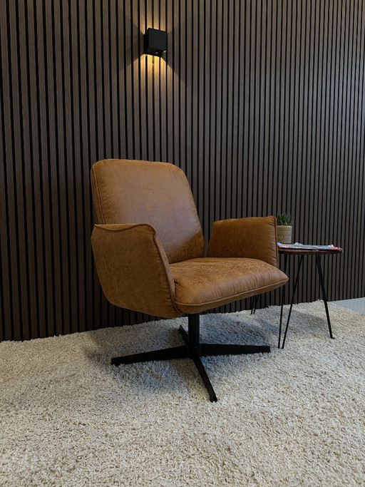 Poltrona Lugo in microfibra color cognac