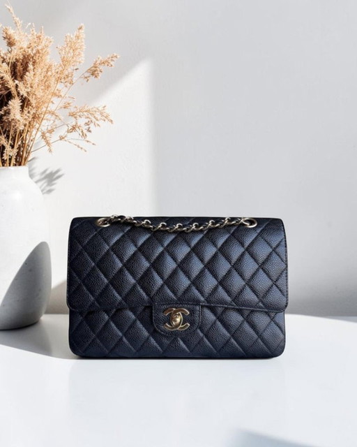 Borsa Chanel Classic Flap Medium - Caviar 25CM trapuntata nera con finiture dorate
