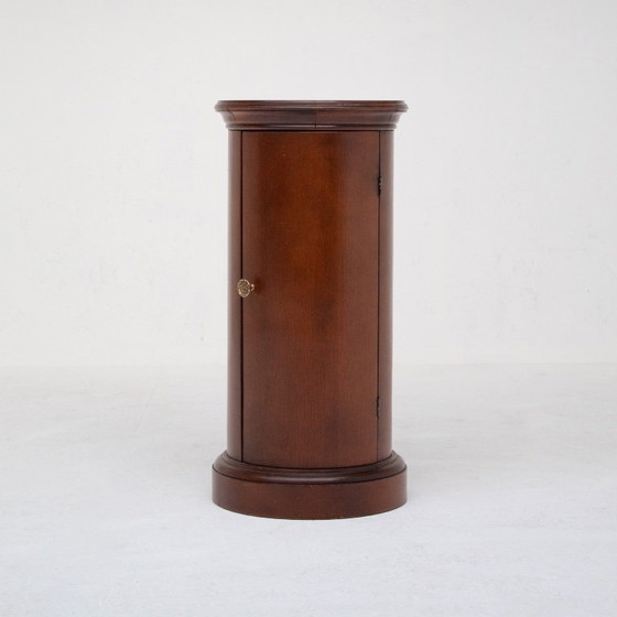 Image 1 of Zylindrischer Holzschrank