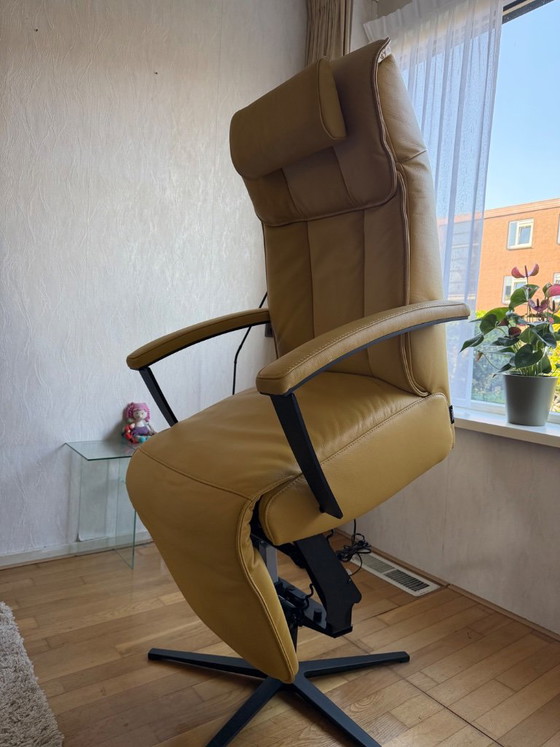 Velderhof Recliner and Lift Chair – Adjustable recliner chair, Leather, Metal (photo 3 of 6)