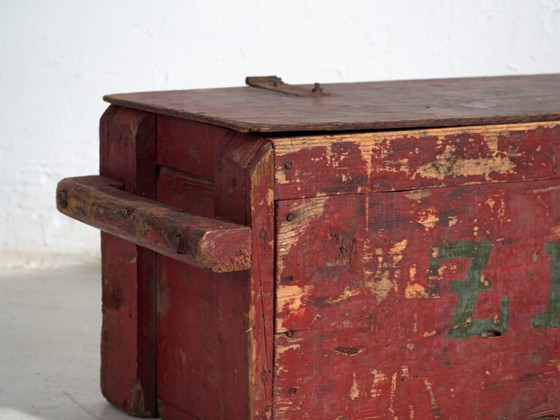 Malle rustique ancienne peinte en rouge – Europe Centrale, circa 1880 – Armoires de rangement, Rustic (photo 24 of 40)