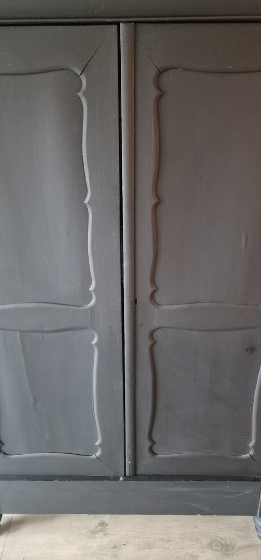 Prachtige matzwarte brocante kast