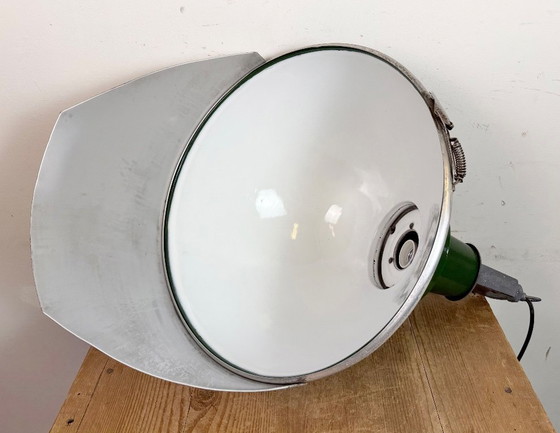 Image 1 of Grote industriële Britse groene emaille fabriekshanglamp van Benjamin, jaren 60