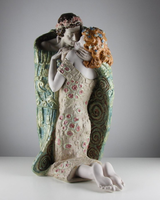Image 1 of The Kiss – Gustav Klimt Collection – Large Limited Edition Sculpture – Lladró (63 cm)