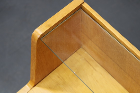 Image 1 of Nachtkastjes en ladekast met glazen legplank uit 1960, Tsjecho-Slowakije