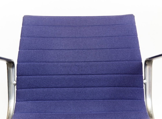 Image 1 of Sedia di gruppo in alluminio Charles & Ray Eames EA 108 per Vitra