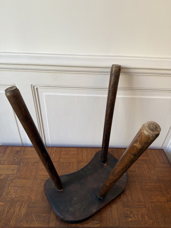 Image 1 of Sgabello alto a treppiede in legno massello