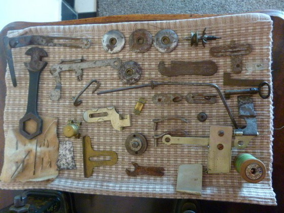 Image 1 of Antique step sewing machine from 1873