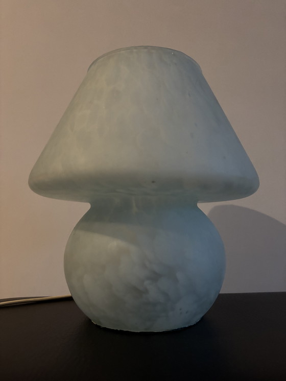 Image 1 of Lampe vintage « champignon » en verre marbré bleu clair