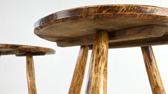 Image 1 of Paar primitive Dreibein-Tische. Frankreich, ca. 1940.