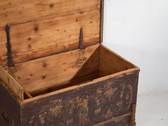 Antique bridal chest with carved vegetal decoration (c.1820) #10 – Chest of drawers (photo 22 of 40)