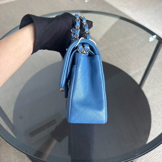 Image 1 of Chanel Classic Flap Small - Caviar 23CM Gewatteerd Oceaanblauw Goudkleurige Hardware Serie 30
