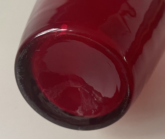 Image 1 of Reijmyre Glasbruk - vintage robijnrode vaas ontwerp Monica Bratt