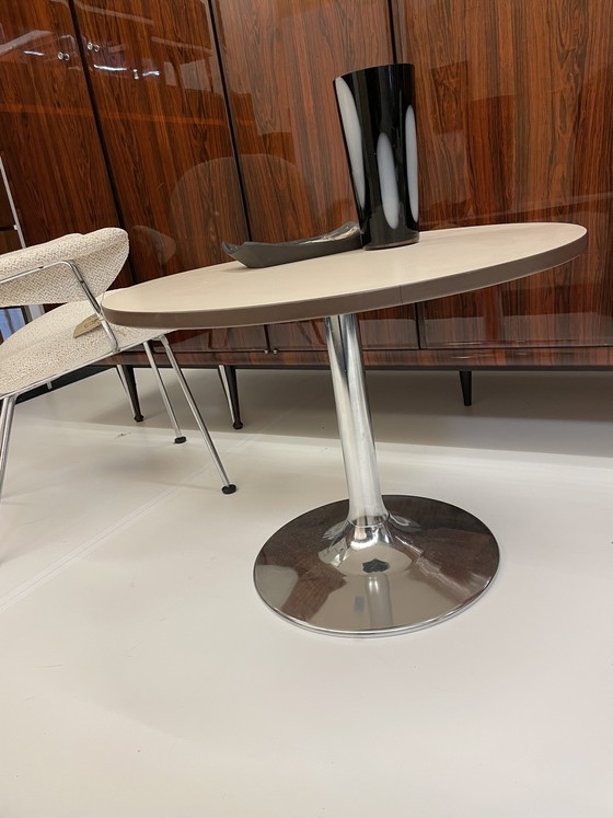 Image 1 of Table d'appoint à pied trompette de Mayer