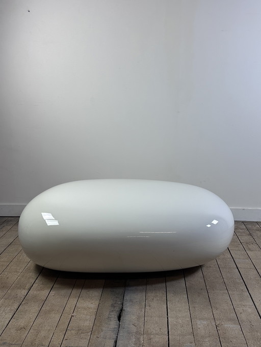 Table basse galet Khoisi par Naoto Fukasawa éditée par Driade Italie