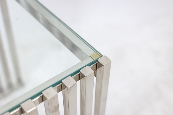 Image 1 of Coppia di tavolini o comodini in metallo cromato. Anni '70.