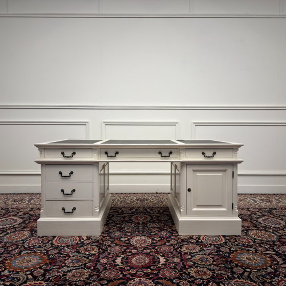 Klassiek Engels Wit Bureau – Leather, Metal (photo 3 of 20)