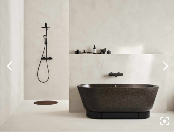 Image 1 of Bañera de diseño Woodio. Madera compuesta marrón oscuro.