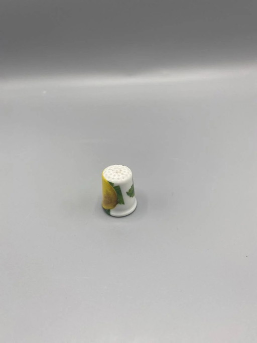 Antiker Porzellanfingerhut – Erdbeeren und Zitrone – decoratieve objecten, Porcelain (photo 2 of 2)
