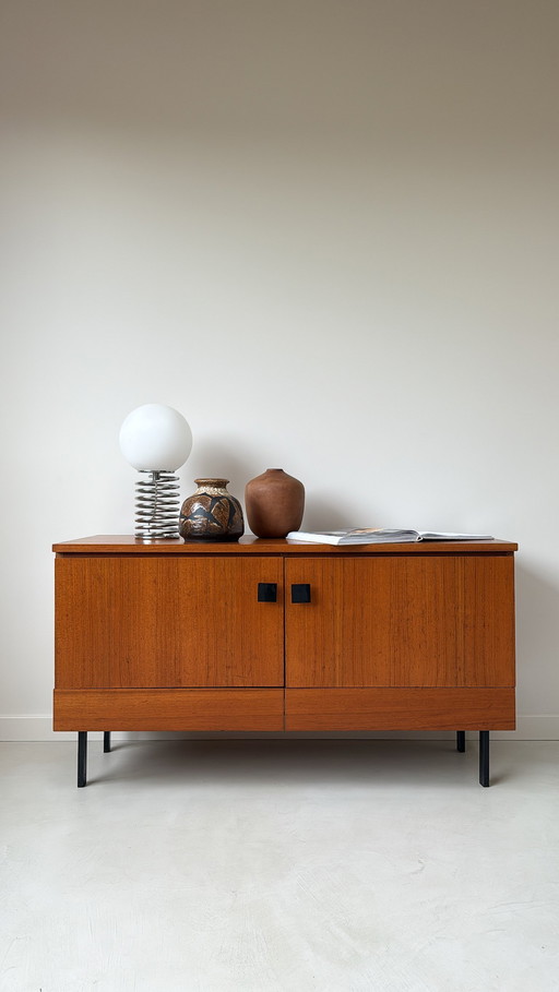 Vintage houten dressoir van het Duitse merk Mussterring