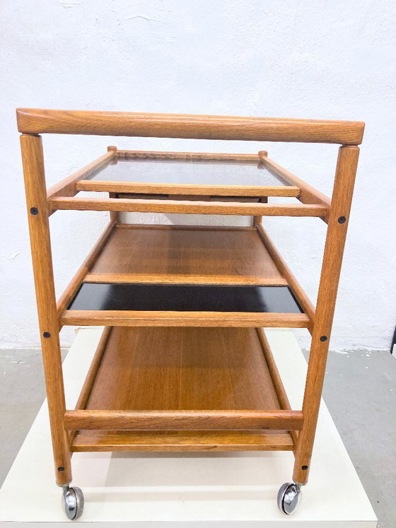 Image 1 of Dyrlund serveerwagen van eikenhout en resopal, Deens design uit de jaren 60/70.