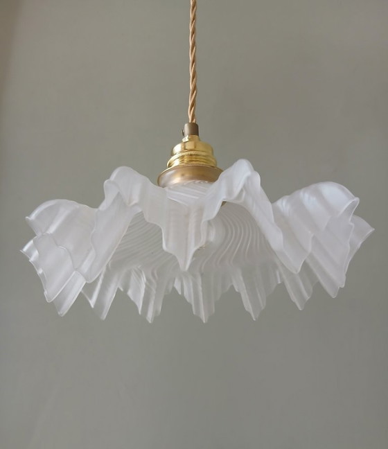 Image 1 of Lampe suspension vintage française en verre dépoli de style Clichy.