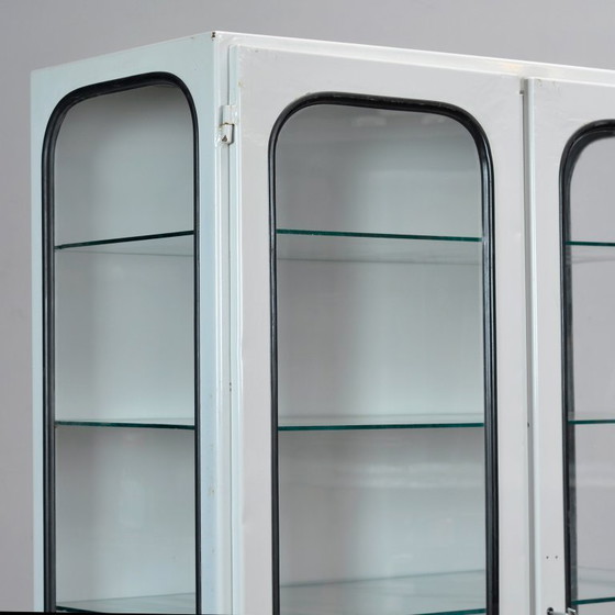 Image 1 of Armoire médicale vintage, années 1970