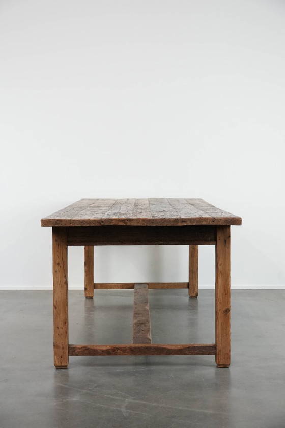 Image 1 of Grande table de salle à manger de ferme ancienne en bois de pin avec beaucoup de caractère