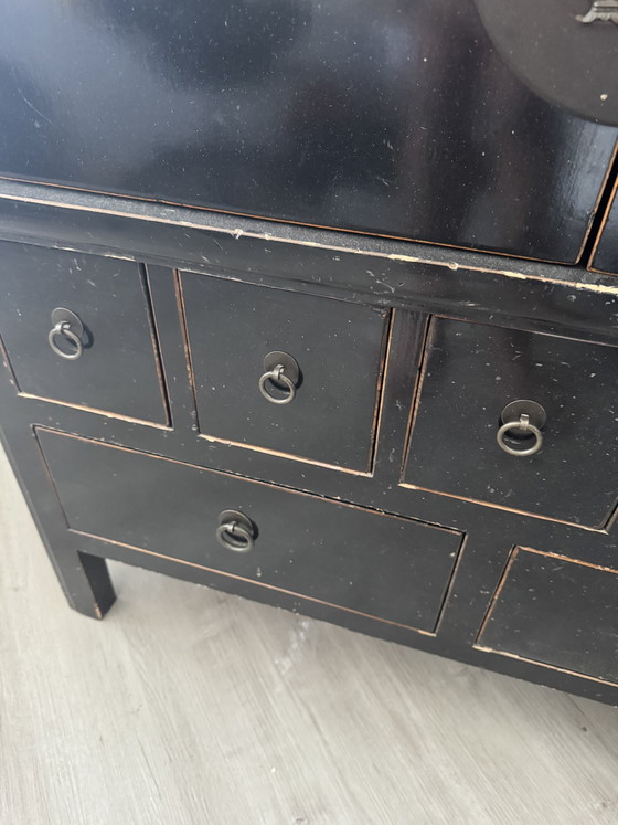 Antiker chinesischer Schrank, schwarz – 105 x 61 x 182 cm – Schränke, Metal, Wood (photo 12 of 14)