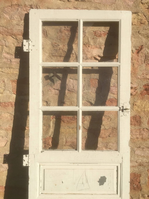 Puerta de bodega, cocina de pino