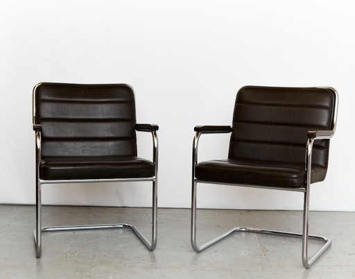 Coppia Rudolf Glatzel Freischwinger S46 F per Thonet