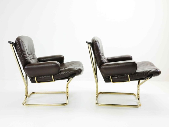 Image 1 of HARALD RELLING. Un par de sillones 'Wing', Westnofa, Noruega.