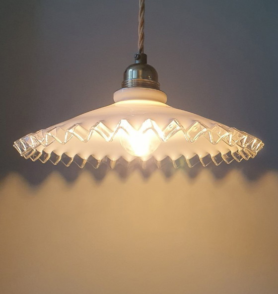 Lampada a sospensione Vintage Francese modello PieCrust - Vetro Opalino Bianco – Lampade a sospensione (photo 11 of 12)