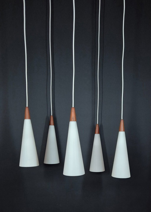 Lampada a sospensione vintage - Fog & Morup | teak | vetro opalino | 5 coni - anni '50