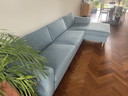 Divano a 4 posti Bolia Scandinavia con chaise longue a destra – Blu pietra