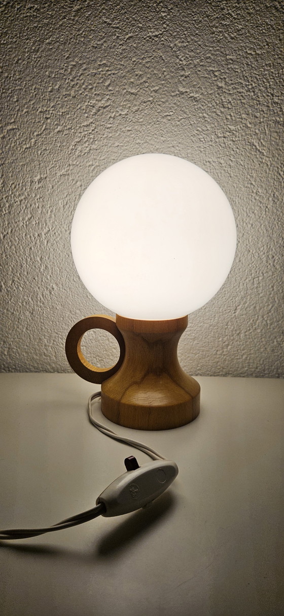 Image 1 of Lámpara de sobremesa de madera escandinava con bola de cristal