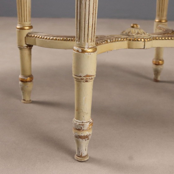 Image 1 of Mesa de centro de estilo neoclásico