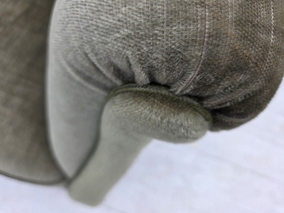 Image 1 of Fauteuil danois des années 60, velours vert, pieds en hêtre.