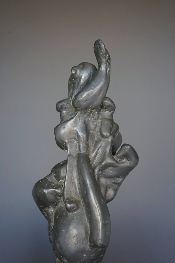 Groot abstract beeldhouwwerk, jaren 1960, lood op een marmeren sokkel. – Beeldhouwkunst, Marble, Metal (photo 8 of 10)
